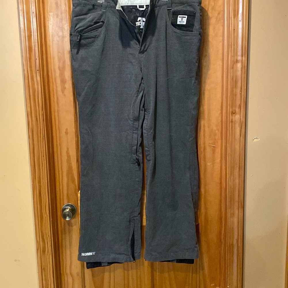 Technine winter sports denim pants.